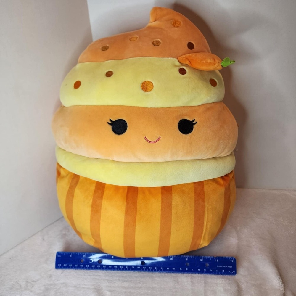 Squishmallows 14"‎ Keisha Carrot Cake Cupcake Plush